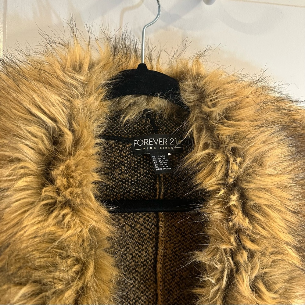 Forever 21 Plus Shawl Sweater with Detachable Faux Fur Collar in Camel Tan - Picture 5 of 9
